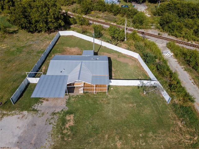 401 Barker Street, Bowie, TX 76230