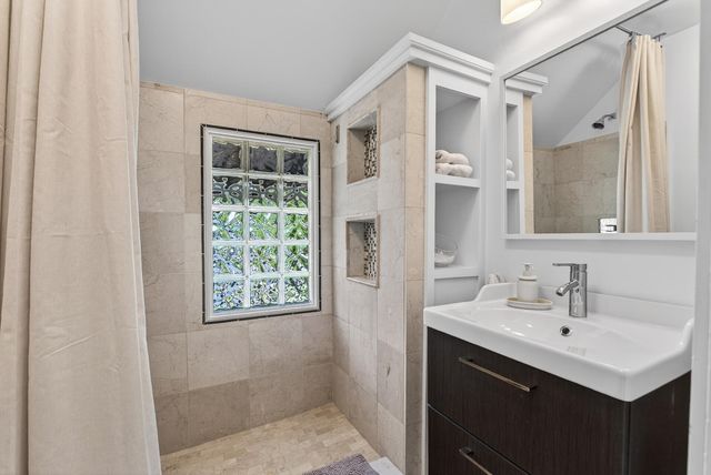 2170 Lincoln Avenue, Saint Paul, MN 55105
