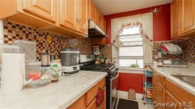 90-32 207th Street, Queens Village, NY 11428