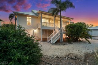 2321 Macadamia LN, St James City, FL 33956