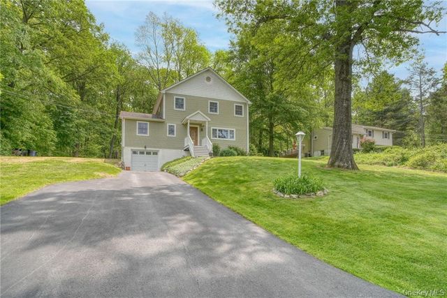 8 Roberts Drive, Monroe, NY 10950