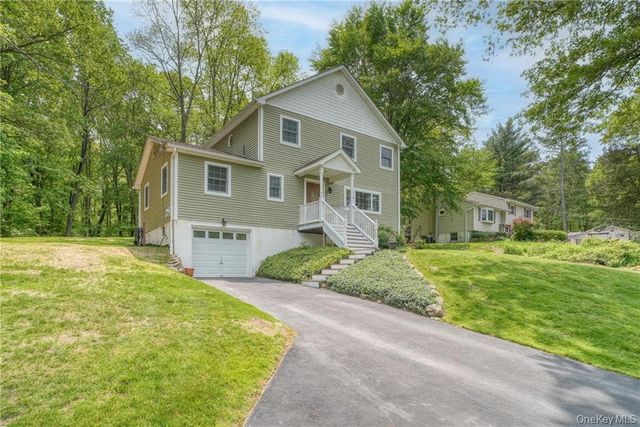 8 Roberts Drive, Monroe, NY 10950