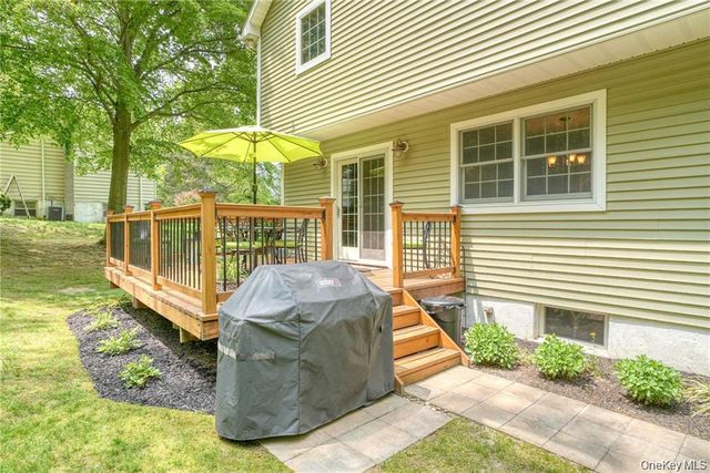 8 Roberts Drive, Monroe, NY 10950