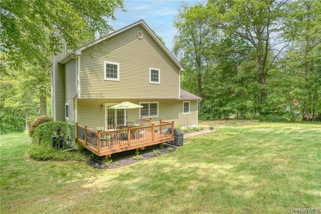 8 Roberts Drive, Monroe, NY 10950