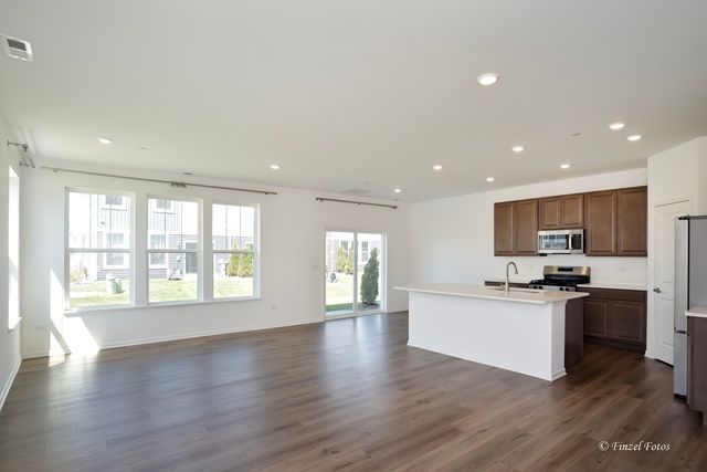 1163 White Oak Circle, Crystal Lake, IL 60012