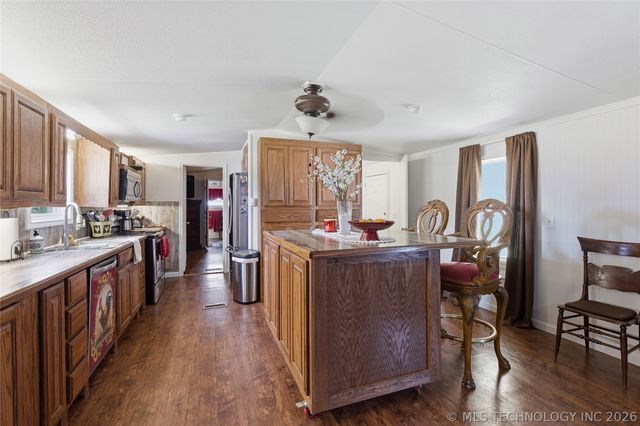 19828 S 365th East Avenue, Porter, OK 74454