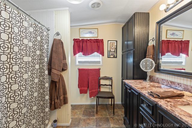 19828 S 365th East Avenue, Porter, OK 74454