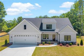 89 Huntington Drive, Lavonia, GA 30553