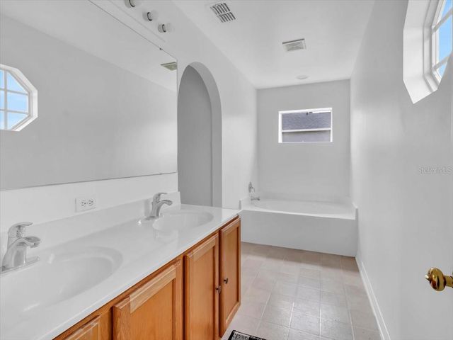 8294 SETTLERS CREEK LOOP, Lakeland, FL 33810