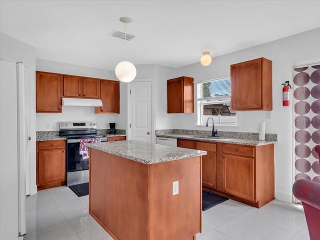 8294 SETTLERS CREEK LOOP, Lakeland, FL 33810