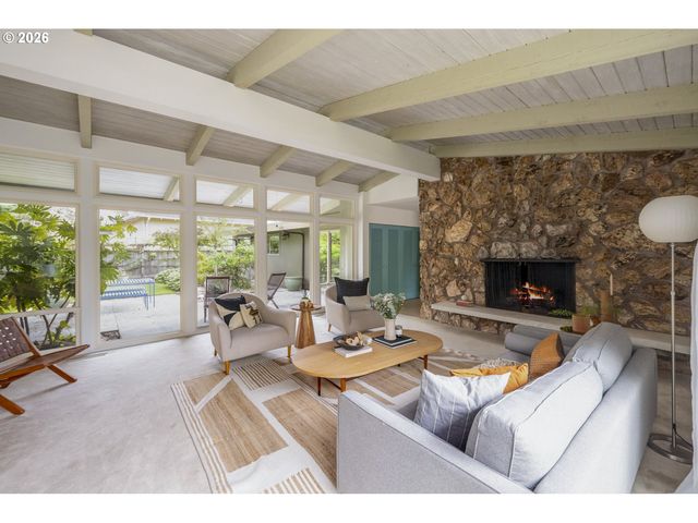 3331 Se STEELE St, Portland, OR 97202