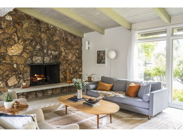 3331 Se STEELE St, Portland, OR 97202