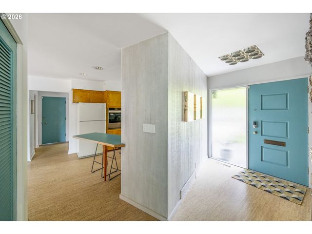 3331 Se STEELE St, Portland, OR 97202