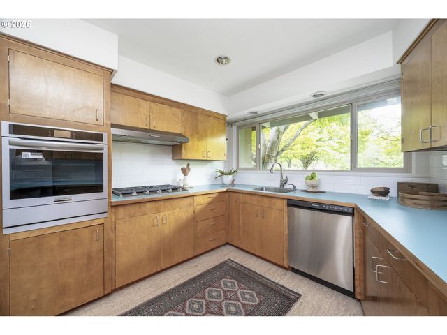 3331 Se STEELE St, Portland, OR 97202