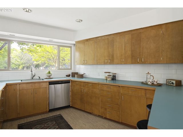 3331 Se STEELE St, Portland, OR 97202