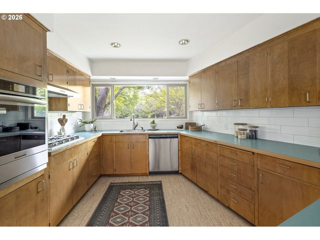 3331 Se STEELE St, Portland, OR 97202