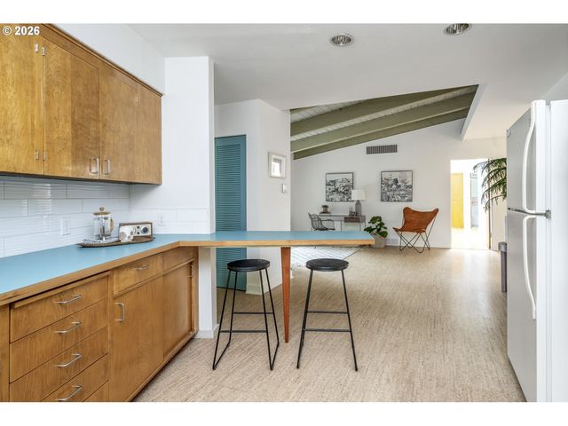 3331 Se STEELE St, Portland, OR 97202