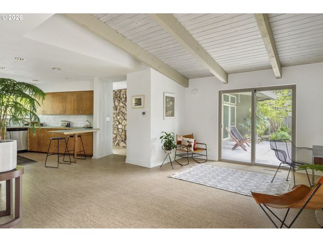 3331 Se STEELE St, Portland, OR 97202