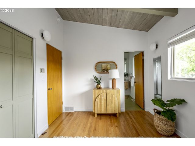 3331 Se STEELE St, Portland, OR 97202