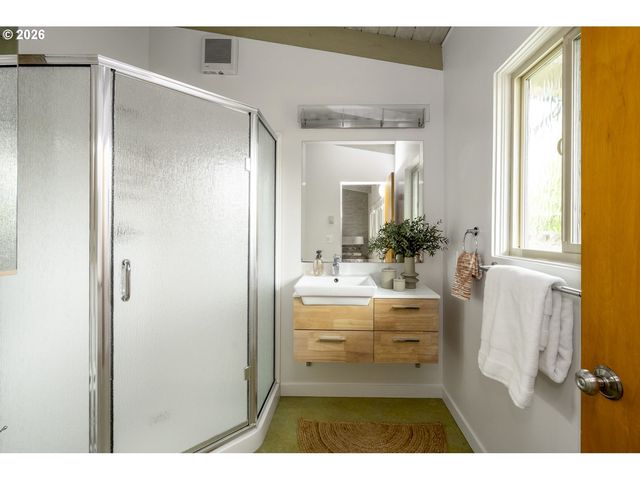 3331 Se STEELE St, Portland, OR 97202