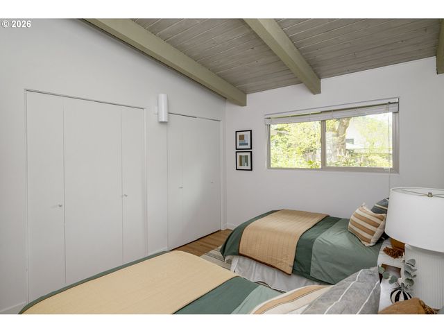 3331 Se STEELE St, Portland, OR 97202