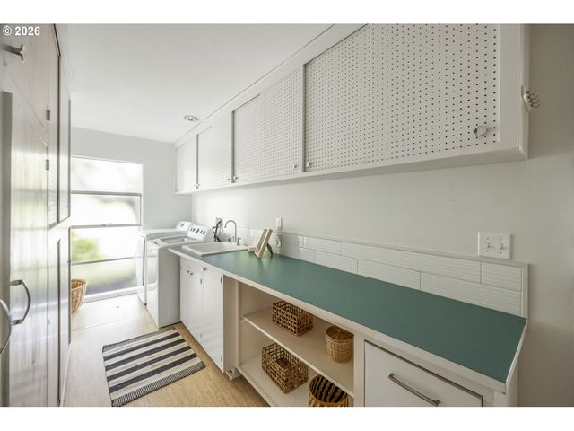 3331 Se STEELE St, Portland, OR 97202