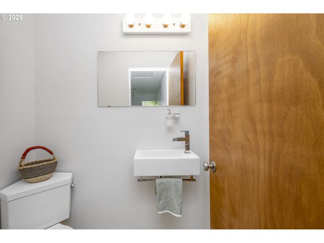 3331 Se STEELE St, Portland, OR 97202