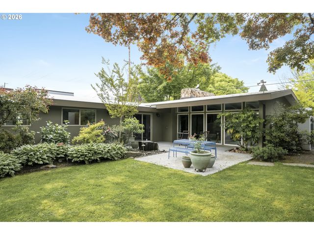 3331 Se STEELE St, Portland, OR 97202