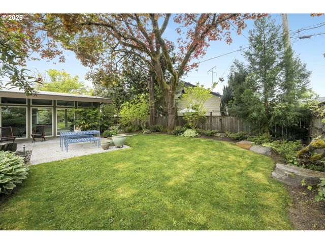 3331 Se STEELE St, Portland, OR 97202