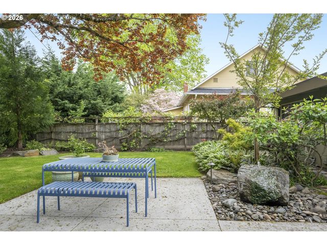 3331 Se STEELE St, Portland, OR 97202