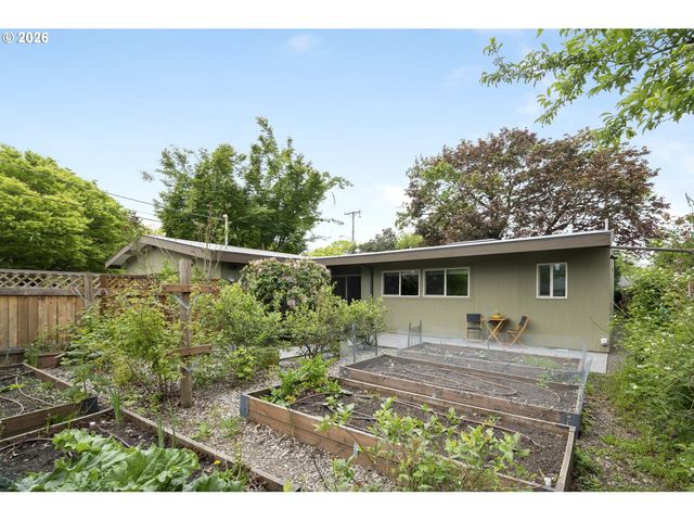 3331 Se STEELE St, Portland, OR 97202