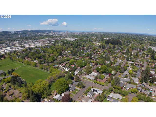 3331 Se STEELE St, Portland, OR 97202