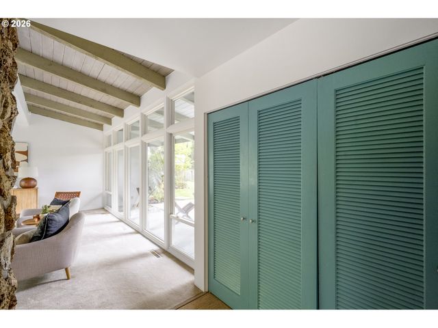 3331 Se STEELE St, Portland, OR 97202