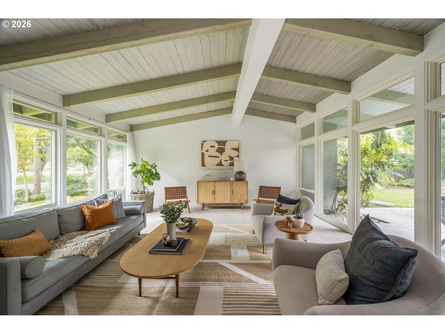 3331 Se STEELE St, Portland, OR 97202