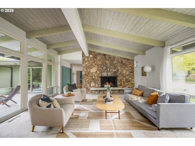 3331 Se STEELE St, Portland, OR 97202