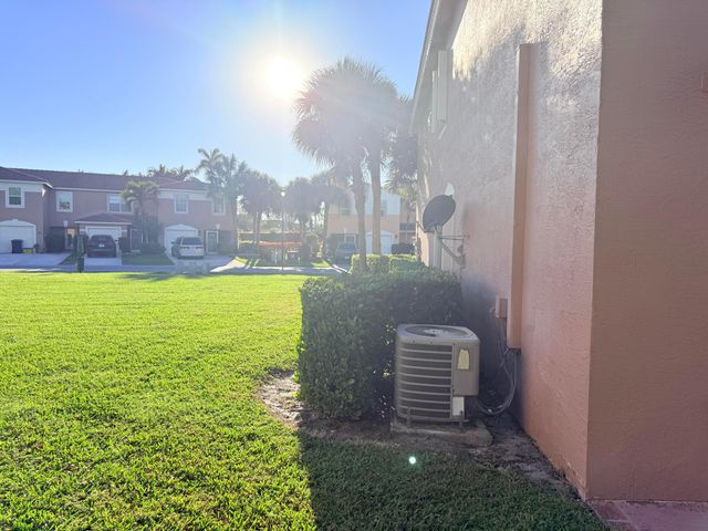 6874 Willow Creek Run, Lake Worth, FL 33463