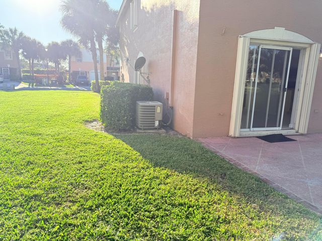 6874 Willow Creek Run, Lake Worth, FL 33463