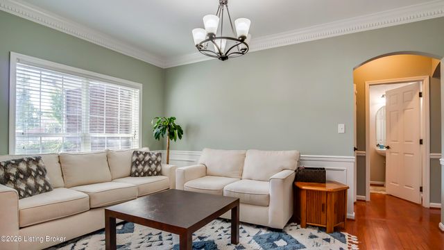 4547 Cherry Forest Cir, Louisville, KY 40245