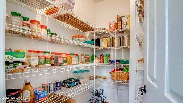 4547 Cherry Forest Cir, Louisville, KY 40245