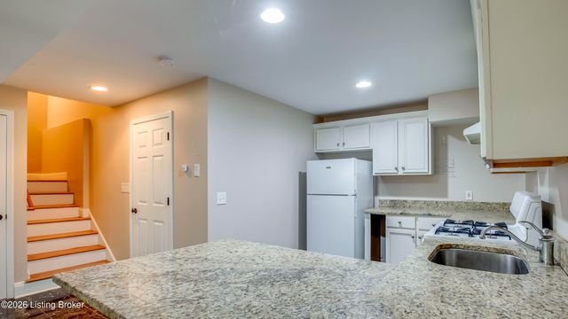 4547 Cherry Forest Cir, Louisville, KY 40245