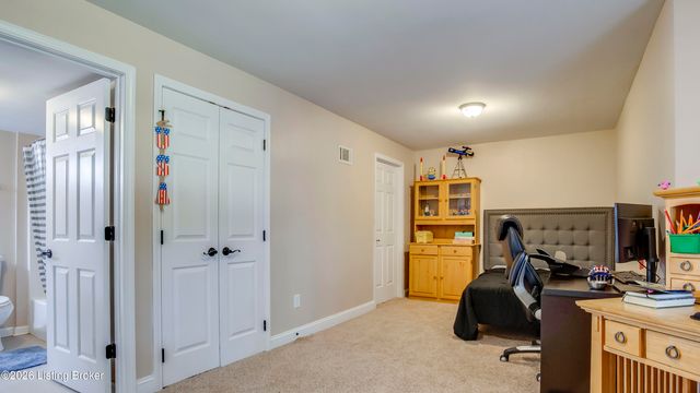 4547 Cherry Forest Cir, Louisville, KY 40245