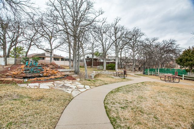 2 Preston Trail Court, Pantego, TX 76013