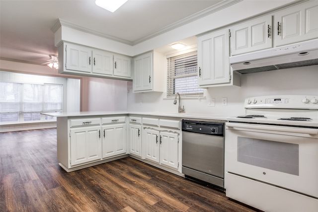 2 Preston Trail Court, Pantego, TX 76013
