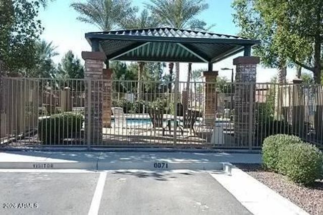 2600 E SPRINGFIELD Place 110, Chandler, AZ 85286