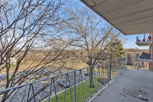 2900 Maple Avenue 4D, Downers Grove, IL 60515