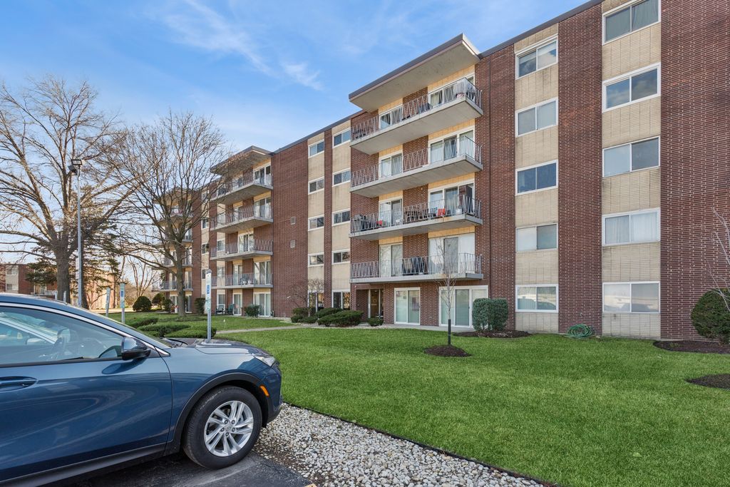 2900 Maple Avenue 4D, Downers Grove, IL 60515