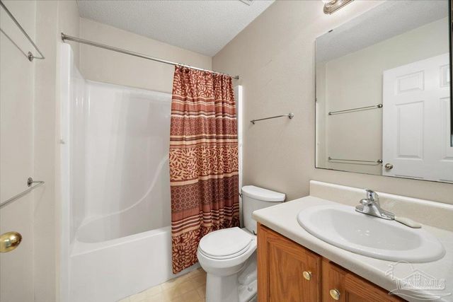 6892 Yucatan St, Milton, FL 32570