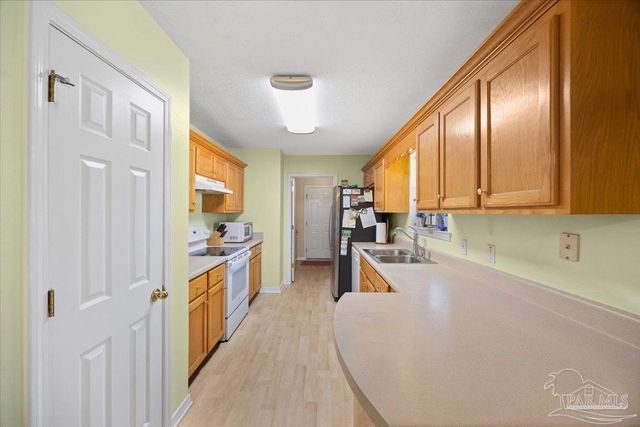 6892 Yucatan St, Milton, FL 32570