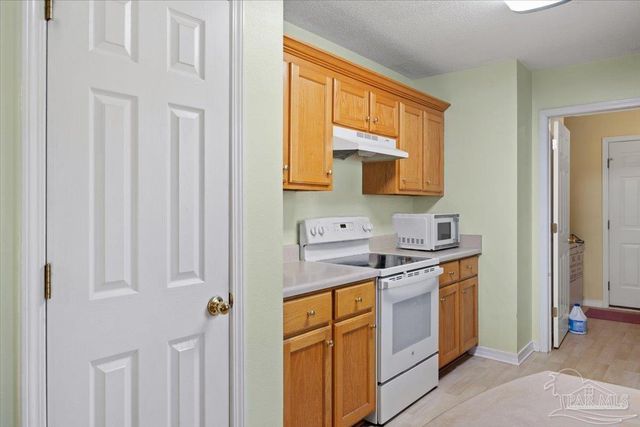 6892 Yucatan St, Milton, FL 32570