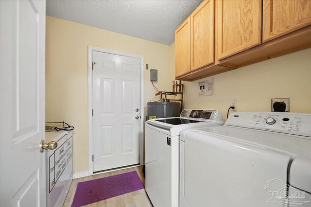 6892 Yucatan St, Milton, FL 32570